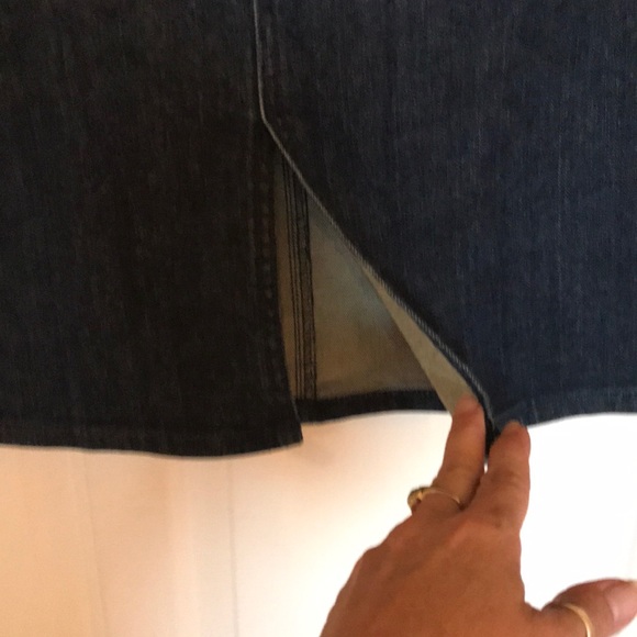 Maurice’s 19” w/ 7” split in front w/pockets skirt - Picture 4 of 5